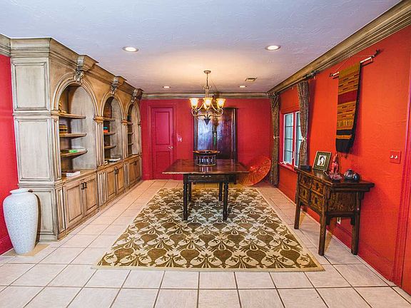 5th image of 915 Rockford Pl