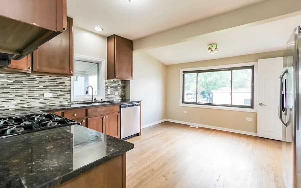3 bed, 1230 sqft, $2,769 — Photo 2