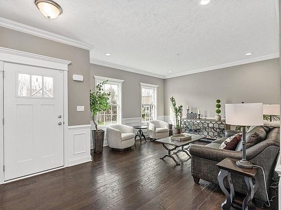 2nd image of 304 Balsa Dr