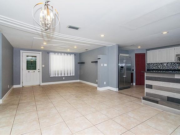 4th image of 2905 W Henry Ave