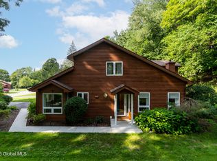 15 Lillian Ln, Troy, NY 12180