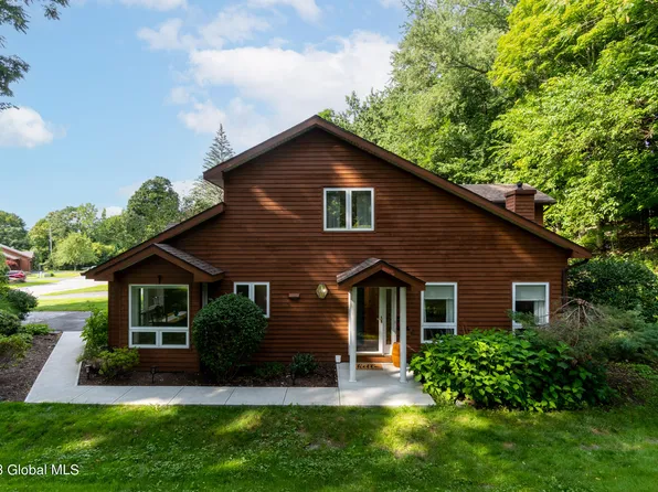15 Lillian Lane, Troy, NY 12180