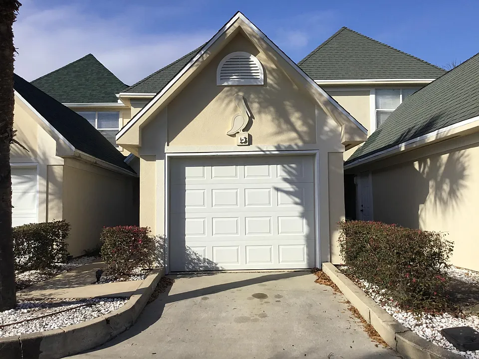 235 Pelican Pl