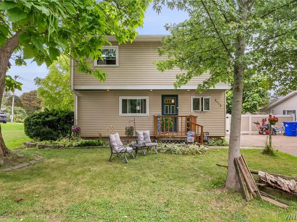 2173 Pleasant Ave, Lake View, NY 14085