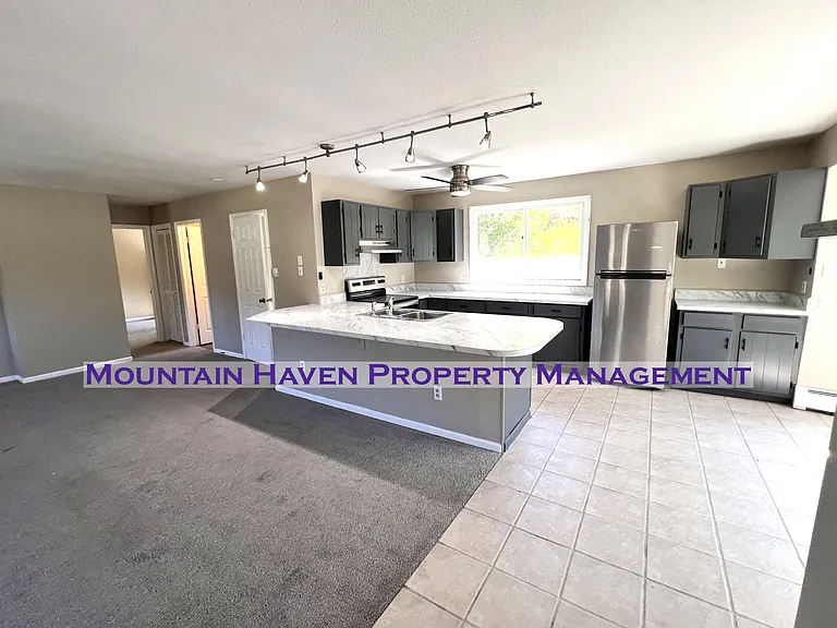 836 Sleepy Hollow Dr #A — Photo 1