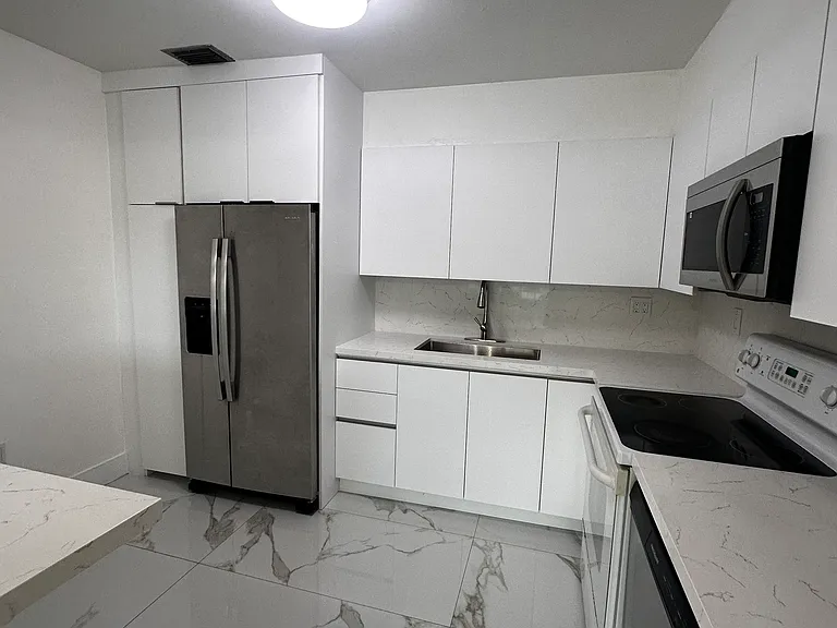 1284 W 44th Pl — Photo 3