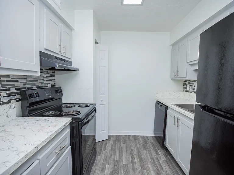 Oakview Landing Apartments — Photo 1