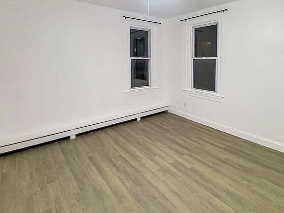 1ST BEDROOM (UN-STAGED)