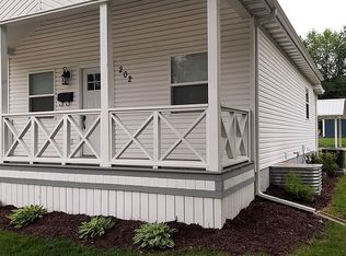 202 S Hadsall St, Genoa, IL 60135