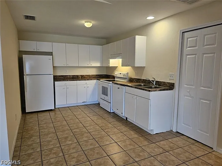 713 Jenna Ave S — Photo 2