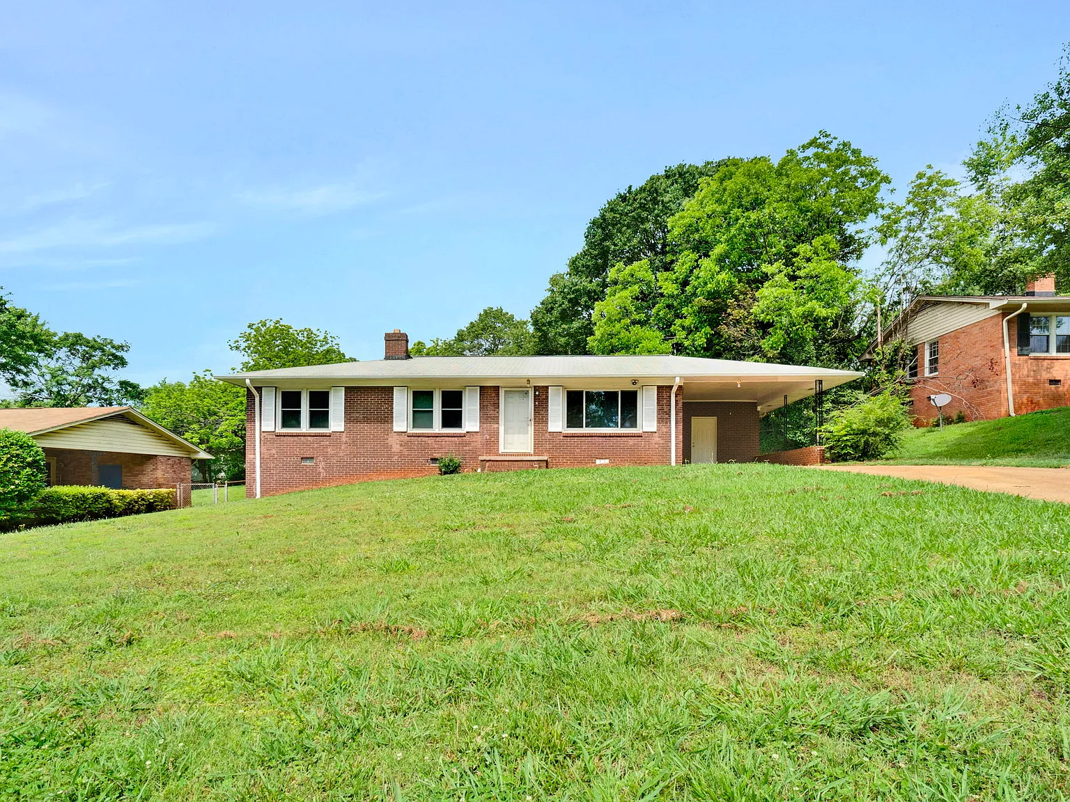 3 bed, 1.5 bath, 1215 sqft, $1,595 — Photo 3