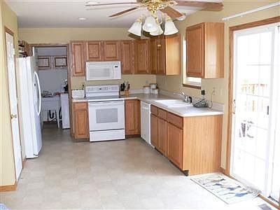 2nd image of 3879 Stonegate Dr
