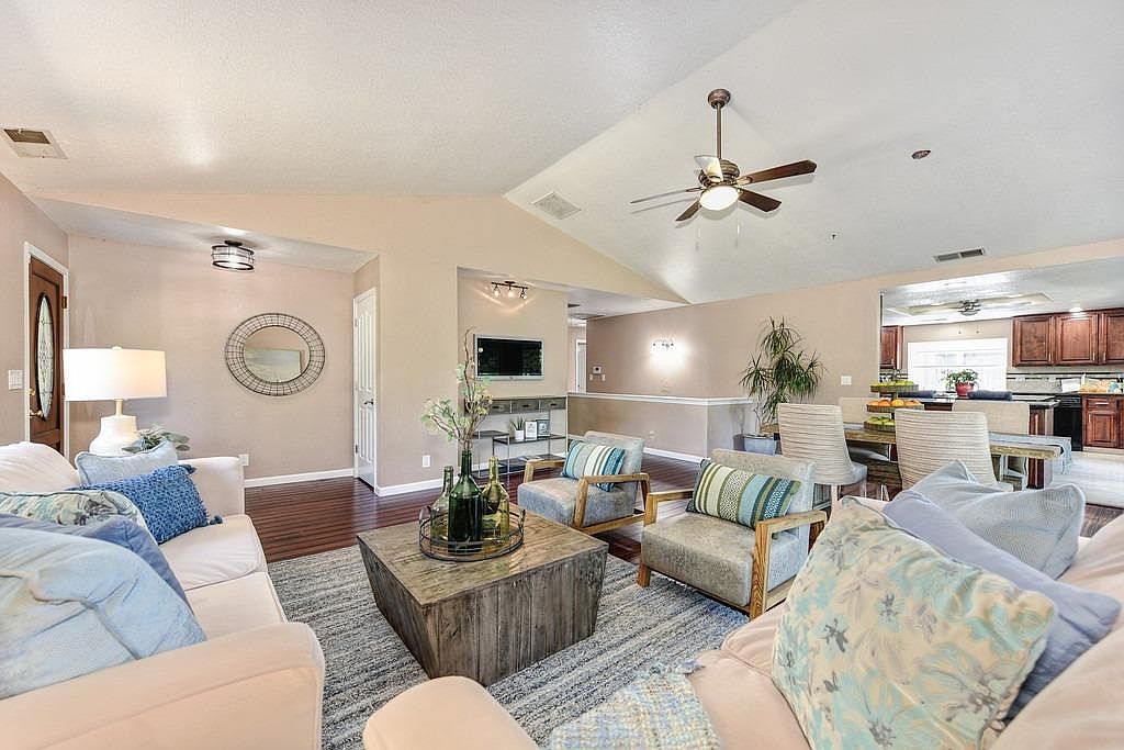 12341 Torrey Pines Dr