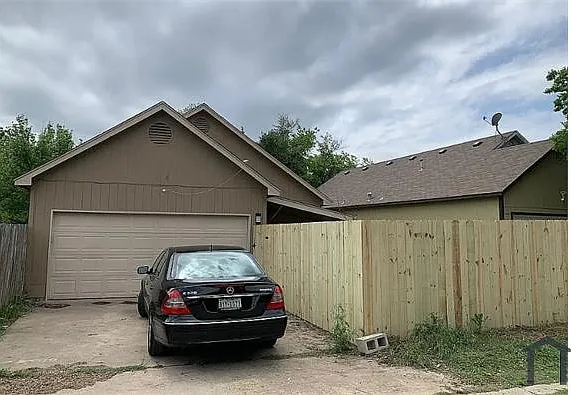 3 bed, 1500 sqft, $2,200 — Photo 2