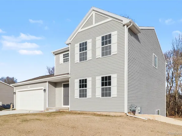 245 Wildflower Dr, Hillsdale, MI 49242