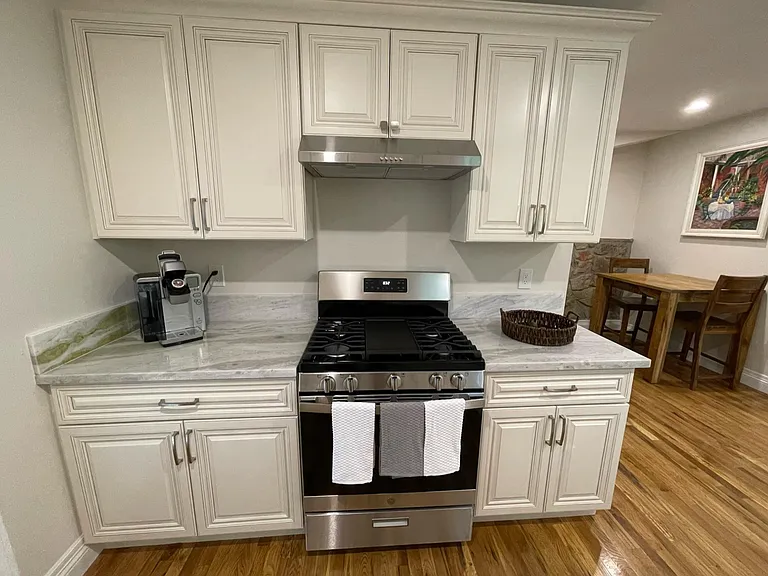 221 S Buena Vista St #A — Photo 6
