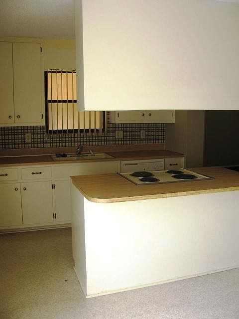2nd image of 1632 Chateau Cir