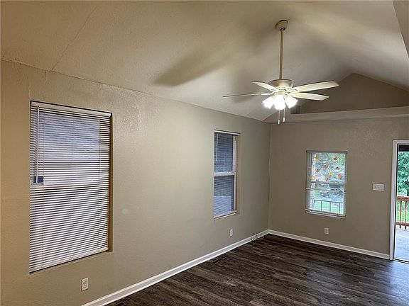 3rd image of 2246 Roswell Ave