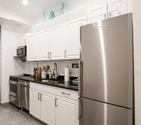 Rented by Mossanen Group | media 12