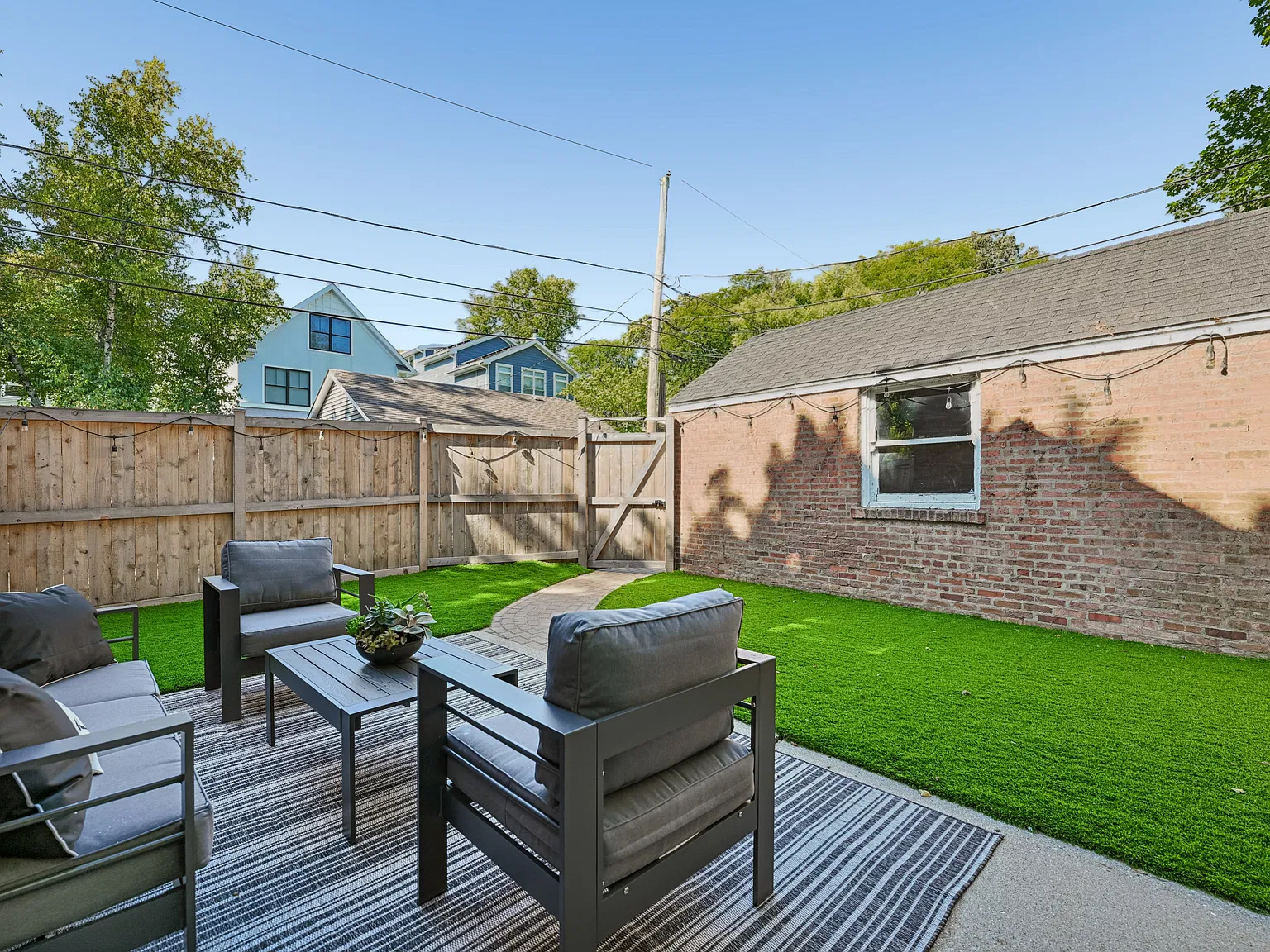 3 bed, 2.5 bath, 1600 sqft, $7,500 — Photo 3