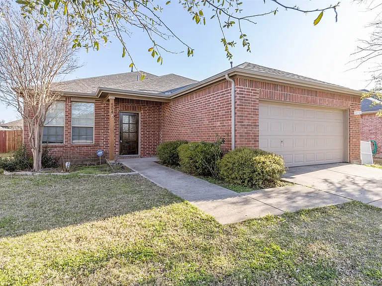 504 Teal Ln — Photo 2