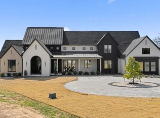 250 Hawthorne Ln, Spicewood, TX 78669