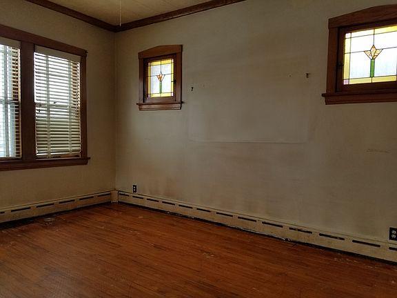 5th image of 923 Thomas Ave