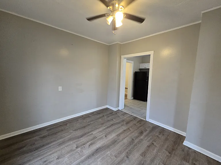 214 Edwards St — Photo 9