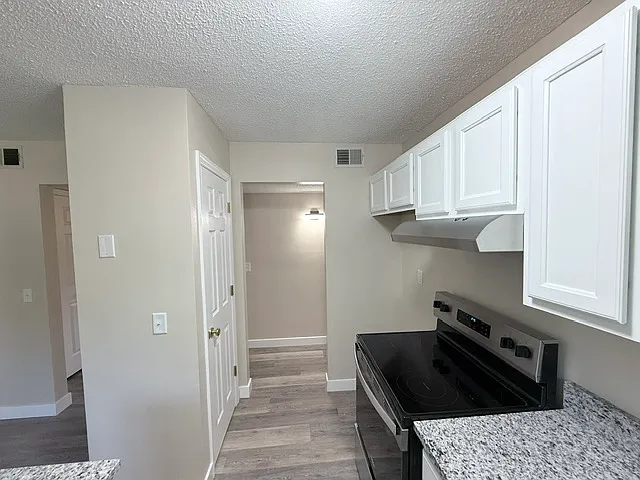 81 Lemans Ct — Photo 3