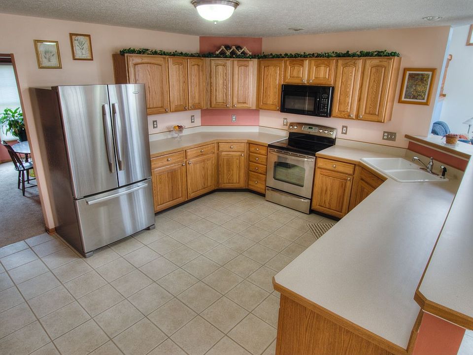 Kitchen - new stainless appliances