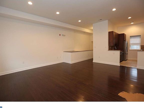 2nd image of 713 W Girard Ave