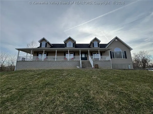 201 Fawn Ln, Tornado, WV 25202