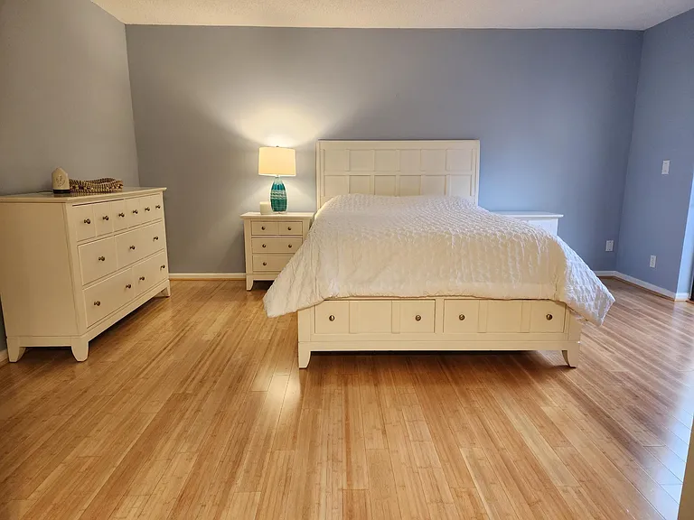 Master bedroom (furniture included)