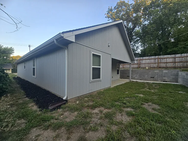 4939 Woodland Ave — Photo 3