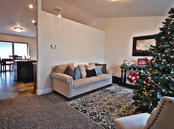 5th image of 2105 N Roy Dr