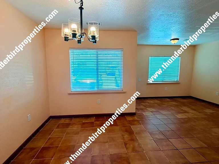 1307 San Mateo Blvd NE — Photo 4