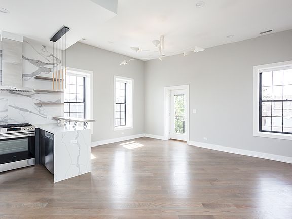 3rd image of 1436 W Blackhawk St #4F