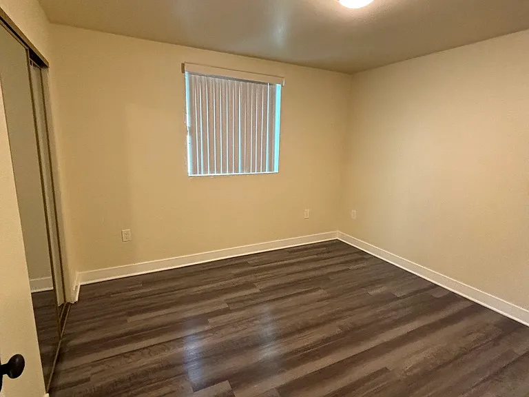 526 W Colden Ave — Photo 7
