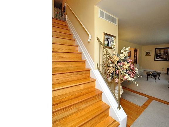 2nd image of 221 Garfield Ave