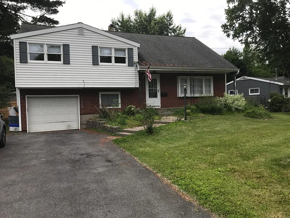 1 Apple Tree Ln