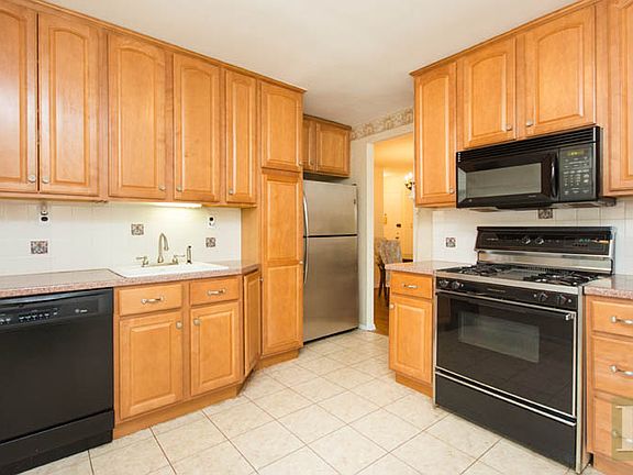 5th image of 2736 Independence Ave APT 3K