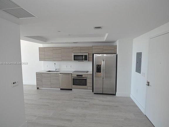 5th image of 121 NE 34th St #1655