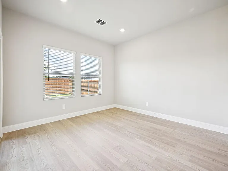 718 London Town Ln — Photo 6