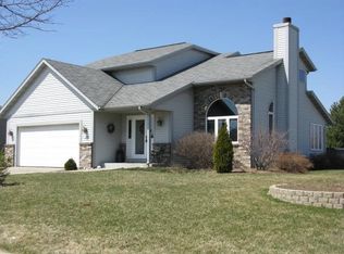1020 Lous Way, Slinger, WI 53086