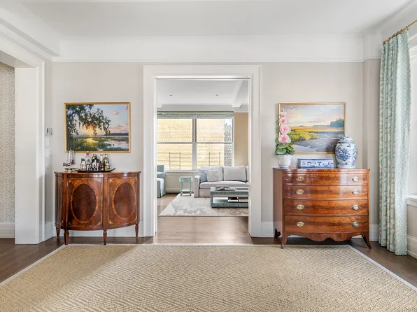 130 East 75th Street image 11 of 18