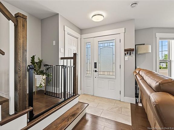 2nd image of 125 Lakeburn Ave