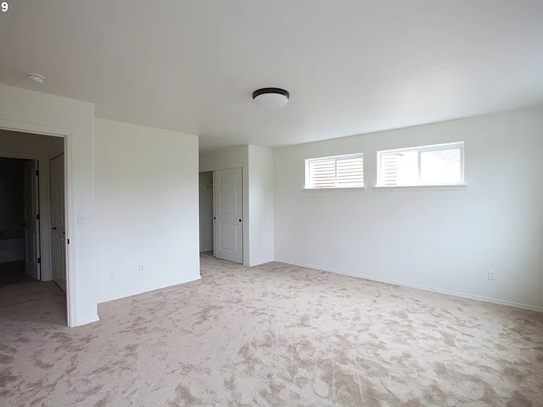 127 NE 109th Ave — Photo 8