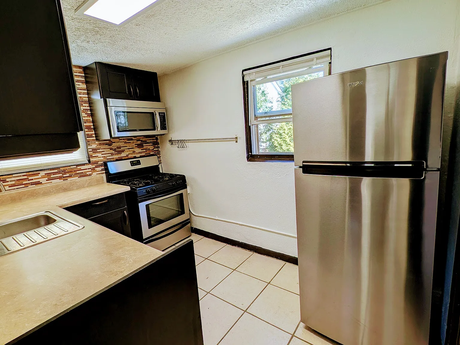 2 bed, 600 sqft, $1,400 — Photo 3