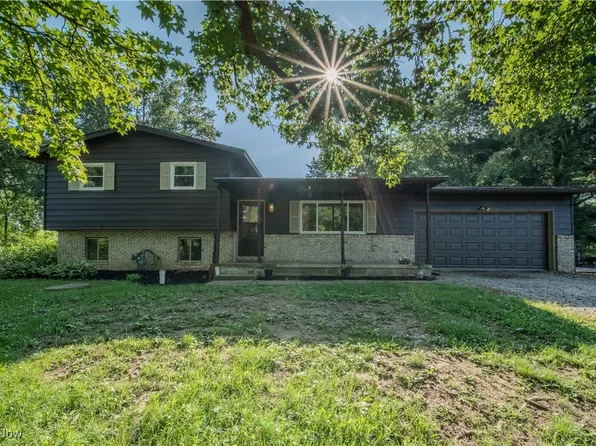 10226 Schlabach Ave NE, Hartville, OH 44632