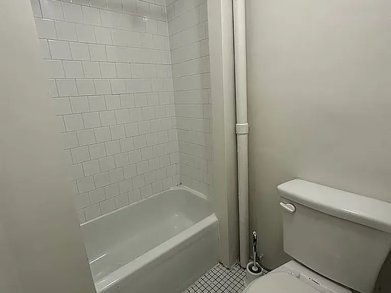221 E 32nd St #2 — Photo 8